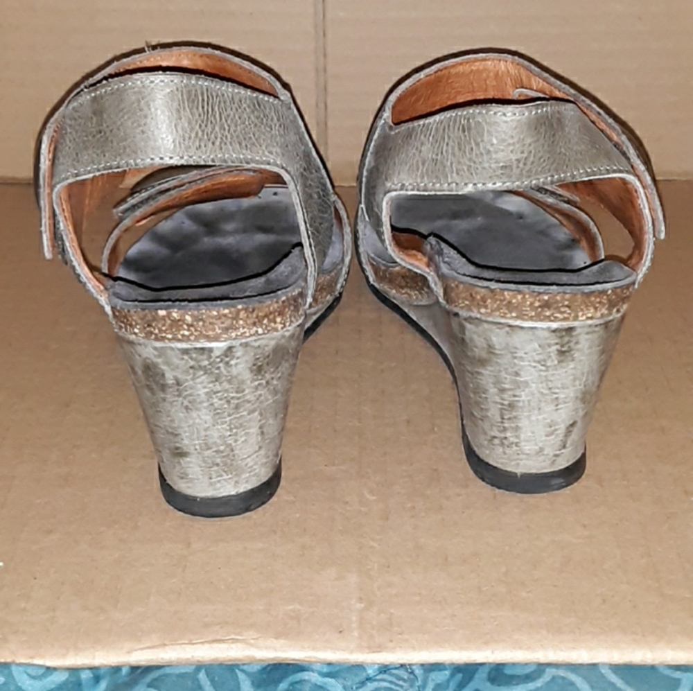 Sandals - Picture 5 of 8